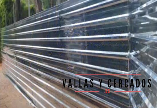 Vallado de obra con chapa garbanizada